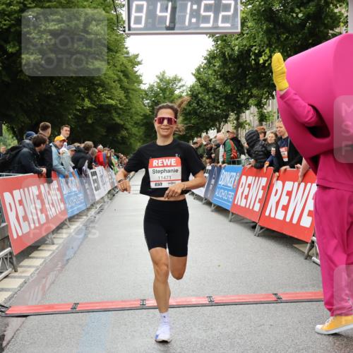 14.06.2026 - REWE Women's Run Strokosch-Dieckow http://msf.ph/oto/9758361 14.06.2026 09:42:14 Ziel 11471 meine-sportfotos.de