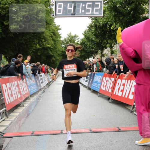 14.06.2026 - REWE Women's Run Strokosch-Dieckow http://msf.ph/oto/9758368 14.06.2026 09:42:14 Ziel 11471 meine-sportfotos.de