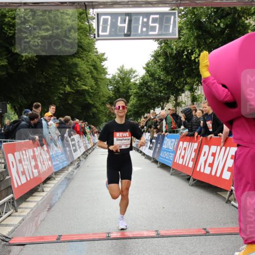 14.06.2026 - REWE Women's Run Strokosch-Dieckow http://msf.ph/oto/9758396 14.06.2026 09:42:14 Ziel 11471 meine-sportfotos.de