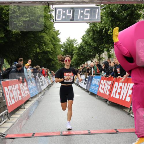 14.06.2026 - REWE Women's Run Strokosch-Dieckow http://msf.ph/oto/9758407 14.06.2026 09:42:14 Ziel 11471 meine-sportfotos.de