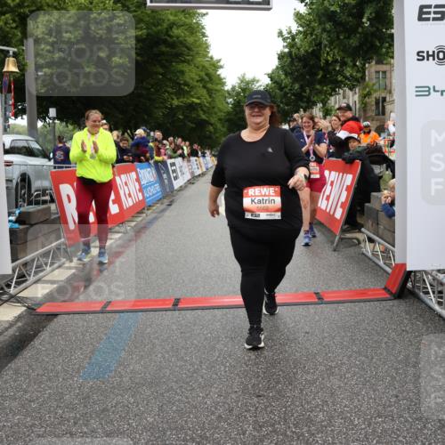 14.06.2026 - REWE Women's Run Strokosch-Dieckow http://msf.ph/oto/9758452 14.06.2026 11:26:58 Ziel 5562 meine-sportfotos.de