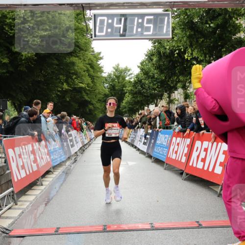 14.06.2026 - REWE Women's Run Strokosch-Dieckow http://msf.ph/oto/9758495 14.06.2026 09:42:14 Ziel 11471 meine-sportfotos.de