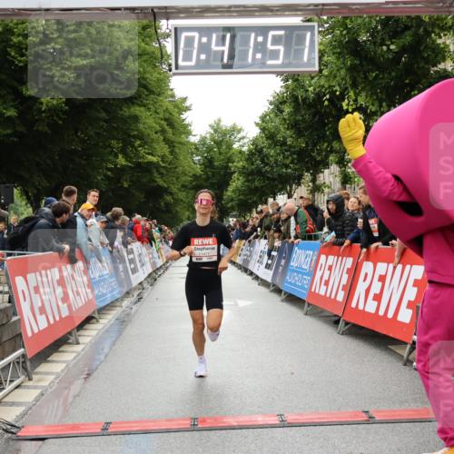14.06.2026 - REWE Women's Run Strokosch-Dieckow http://msf.ph/oto/9758524 14.06.2026 09:42:14 Ziel 11471 meine-sportfotos.de