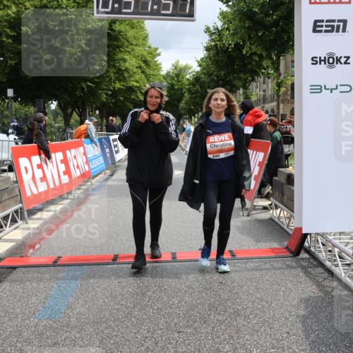 14.06.2026 - REWE Women's Run Strokosch-Dieckow http://msf.ph/oto/9758578 14.06.2026 11:22:19 Ziel 5390, 5622, 6021 meine-sportfotos.de