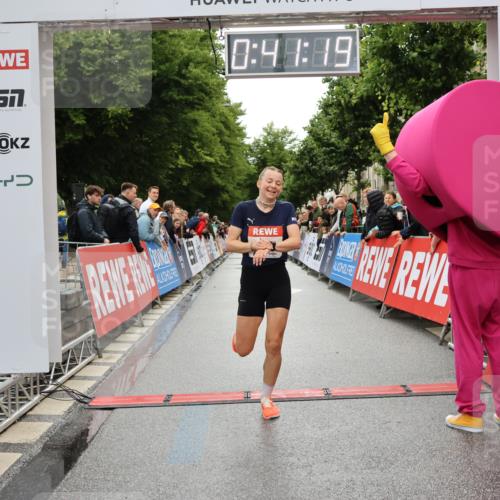 14.06.2026 - REWE Women's Run Strokosch-Dieckow http://msf.ph/oto/9758588 14.06.2026 09:41:41 Ziel 11507 meine-sportfotos.de