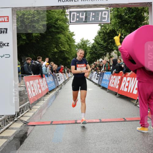 14.06.2026 - REWE Women's Run Strokosch-Dieckow http://msf.ph/oto/9758652 14.06.2026 09:41:41 Ziel 11507 meine-sportfotos.de