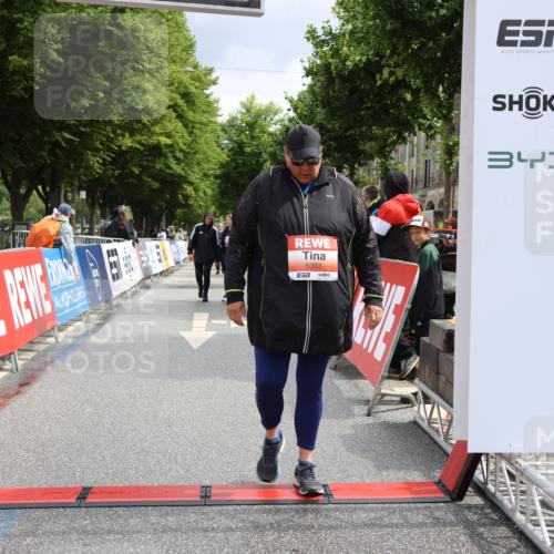 14.06.2026 - REWE Women's Run Strokosch-Dieckow http://msf.ph/oto/9758677 14.06.2026 11:22:10 Ziel 5353 meine-sportfotos.de