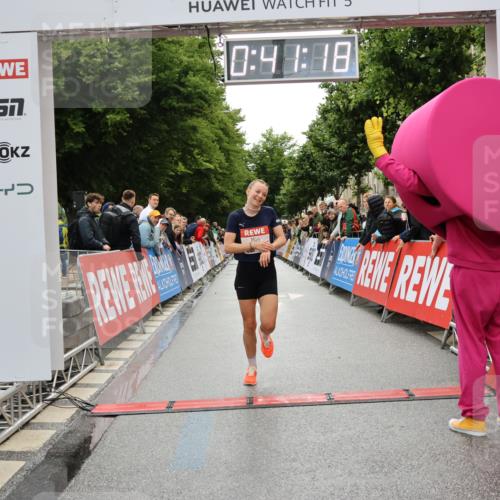 14.06.2026 - REWE Women's Run Strokosch-Dieckow http://msf.ph/oto/9758728 14.06.2026 09:41:41 Ziel 11507 meine-sportfotos.de