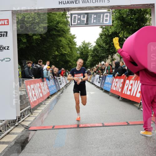 14.06.2026 - REWE Women's Run Strokosch-Dieckow http://msf.ph/oto/9758758 14.06.2026 09:41:41 Ziel 11507 meine-sportfotos.de