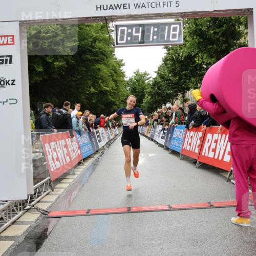 14.06.2026 - REWE Women's Run Strokosch-Dieckow http://msf.ph/oto/9758838 14.06.2026 09:41:41 Ziel 11507 meine-sportfotos.de