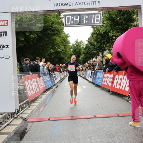 14.06.2026 - REWE Women's Run Strokosch-Dieckow http://msf.ph/oto/9758860 14.06.2026 09:41:41 Ziel 11507 meine-sportfotos.de