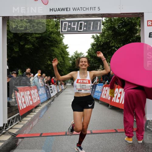 14.06.2026 - REWE Women's Run Strokosch-Dieckow http://msf.ph/oto/9759011 14.06.2026 09:40:33 Ziel 11517 meine-sportfotos.de