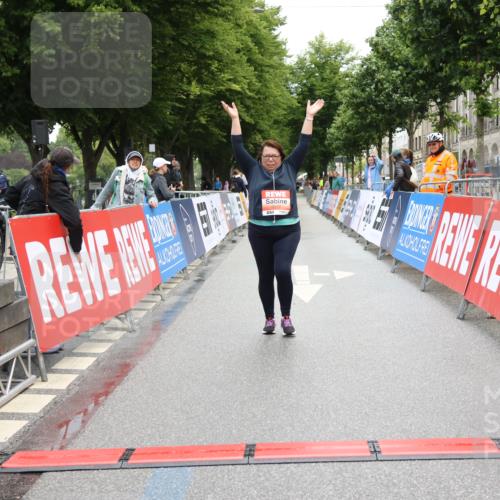 14.06.2026 - REWE Women's Run Strokosch-Dieckow http://msf.ph/oto/9759037 14.06.2026 11:20:34 Ziel 5997 meine-sportfotos.de