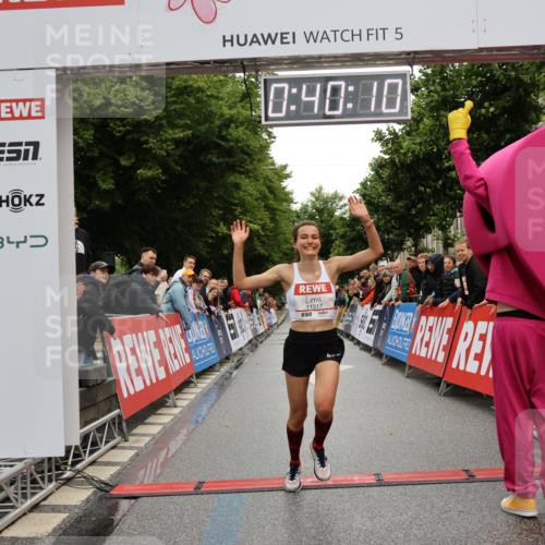 14.06.2026 - REWE Women's Run Strokosch-Dieckow http://msf.ph/oto/9759099 14.06.2026 09:40:33 Ziel 11517 meine-sportfotos.de