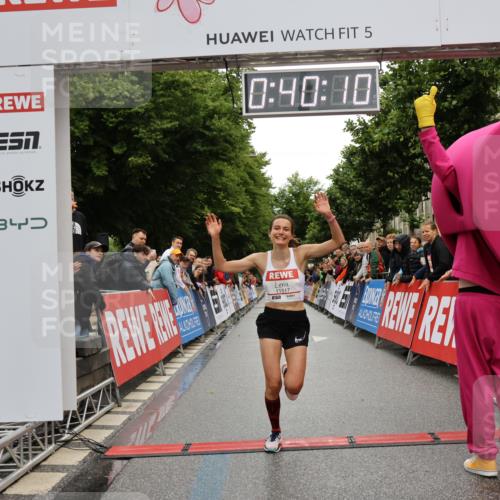 14.06.2026 - REWE Women's Run Strokosch-Dieckow http://msf.ph/oto/9759121 14.06.2026 09:40:33 Ziel 11517 meine-sportfotos.de
