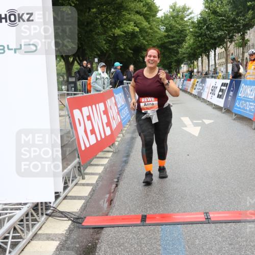 14.06.2026 - REWE Women's Run Strokosch-Dieckow http://msf.ph/oto/9759471 14.06.2026 11:18:05 Ziel 5577 meine-sportfotos.de