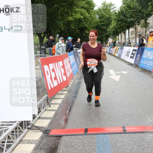 14.06.2026 - REWE Women's Run Strokosch-Dieckow http://msf.ph/oto/9759484 14.06.2026 11:18:04 Ziel 5577 meine-sportfotos.de