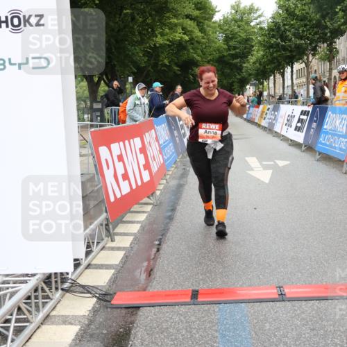 14.06.2026 - REWE Women's Run Strokosch-Dieckow http://msf.ph/oto/9759502 14.06.2026 11:18:04 Ziel 5577 meine-sportfotos.de