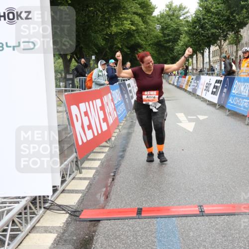 14.06.2026 - REWE Women's Run Strokosch-Dieckow http://msf.ph/oto/9759519 14.06.2026 11:18:04 Ziel 5577 meine-sportfotos.de