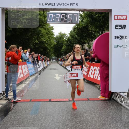 14.06.2026 - REWE Women's Run Strokosch-Dieckow http://msf.ph/oto/9759740 14.06.2026 09:36:19 Ziel 10051 meine-sportfotos.de
