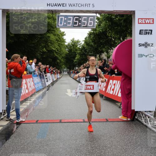 14.06.2026 - REWE Women's Run Strokosch-Dieckow http://msf.ph/oto/9759776 14.06.2026 09:36:19 Ziel 10051 meine-sportfotos.de