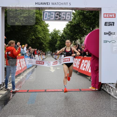 14.06.2026 - REWE Women's Run Strokosch-Dieckow http://msf.ph/oto/9759822 14.06.2026 09:36:19 Ziel 10051 meine-sportfotos.de