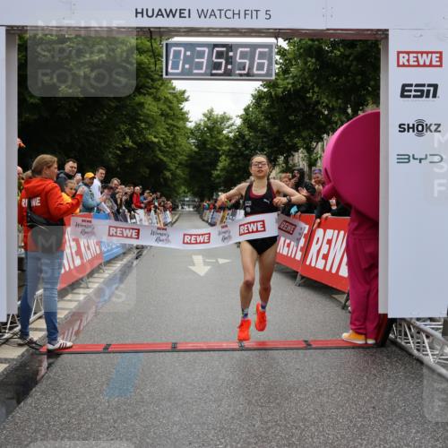 14.06.2026 - REWE Women's Run Strokosch-Dieckow http://msf.ph/oto/9759850 14.06.2026 09:36:19 Ziel 10051 meine-sportfotos.de
