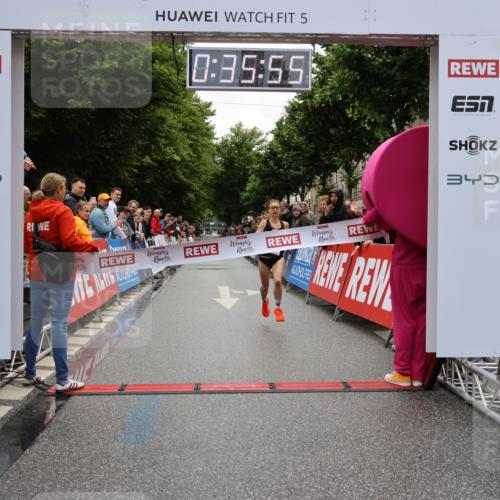 14.06.2026 - REWE Women's Run Strokosch-Dieckow http://msf.ph/oto/9760110 14.06.2026 09:36:18 Ziel 10051 meine-sportfotos.de