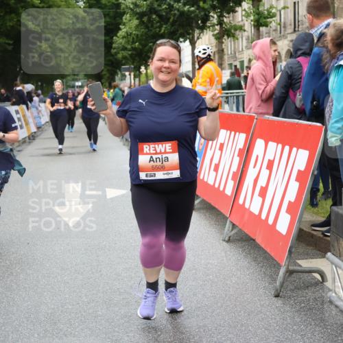 14.06.2026 - REWE Women's Run Strokosch-Dieckow http://msf.ph/oto/9760217 14.06.2026 11:16:52 Ziel 5269, 5506, 5636, 5706 meine-sportfotos.de