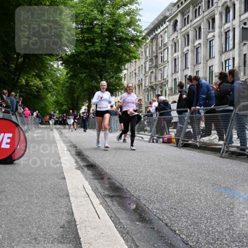 14.06.2026 - REWE Women's Run J. Mangold http://msf.ph/oto/9760314 14.06.2026 11:03:49 Ziel 5017, 6042, 6046, 6047 meine-sportfotos.de