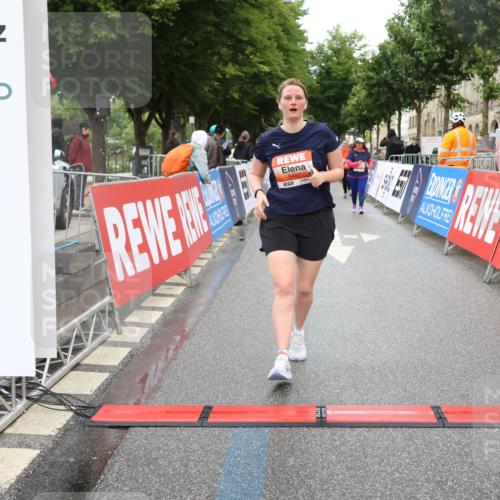 14.06.2026 - REWE Women's Run Strokosch-Dieckow http://msf.ph/oto/9760741 14.06.2026 11:15:45 Ziel 5497 meine-sportfotos.de