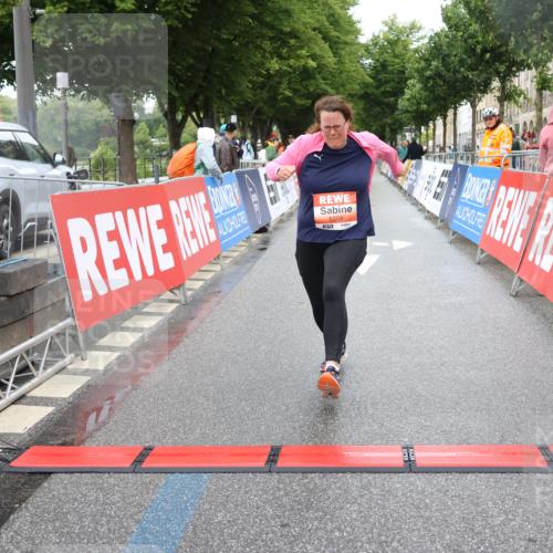 14.06.2026 - REWE Women's Run Strokosch-Dieckow http://msf.ph/oto/9761051 14.06.2026 11:15:04 Ziel 5304 meine-sportfotos.de
