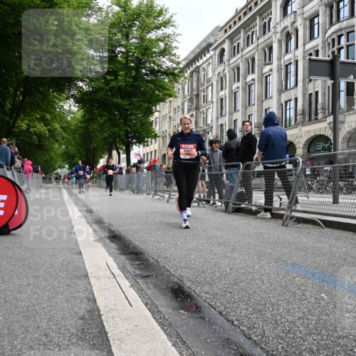 14.06.2026 - REWE Women's Run J. Mangold http://msf.ph/oto/9761190 14.06.2026 11:05:47 Ziel 5130, 5227, 5727, 5757, 5805, 6026 meine-sportfotos.de