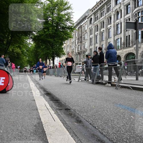 14.06.2026 - REWE Women's Run J. Mangold http://msf.ph/oto/9761226 14.06.2026 11:05:50 Ziel 5130, 5727, 5757, 5794, 6026 meine-sportfotos.de