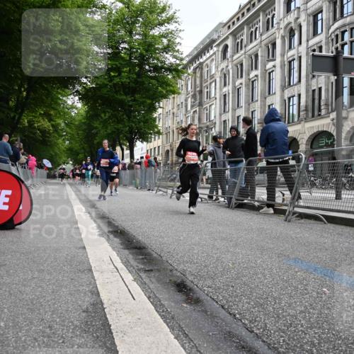 14.06.2026 - REWE Women's Run J. Mangold http://msf.ph/oto/9761230 14.06.2026 11:05:50 Ziel 5130, 5727, 5757, 5794, 6026 meine-sportfotos.de