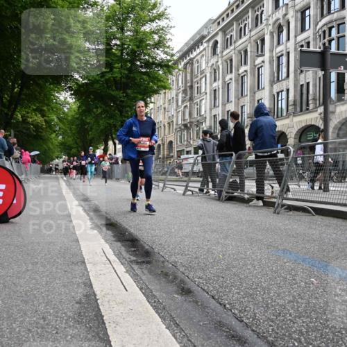 14.06.2026 - REWE Women's Run J. Mangold http://msf.ph/oto/9761252 14.06.2026 11:05:52 Ziel 5130, 5727, 5757, 5794, 5799, 5960 meine-sportfotos.de