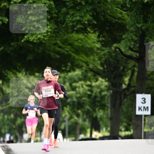 14.06.2026 - REWE Women's Run Dr. Thomas Lammeyer http://msf.ph/oto/9761299 14.06.2026 09:32:18 Laufen 10328, 657, 3 meine-sportfotos.de