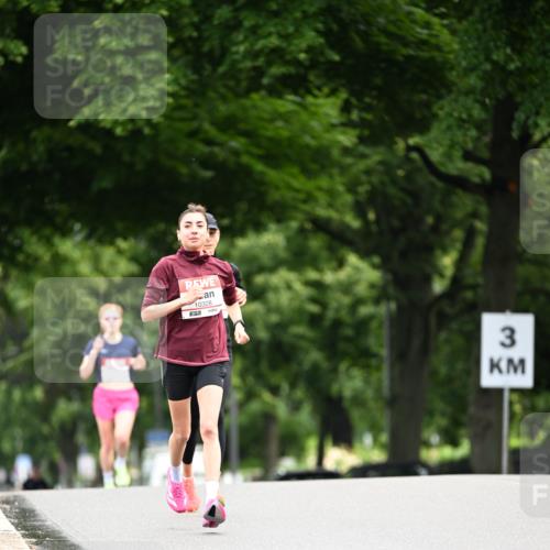 14.06.2026 - REWE Women's Run Dr. Thomas Lammeyer http://msf.ph/oto/9761305 14.06.2026 09:32:18 Laufen 10328, 3 meine-sportfotos.de