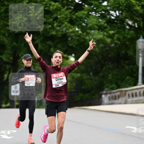 14.06.2026 - REWE Women's Run Dr. Thomas Lammeyer http://msf.ph/oto/9761356 14.06.2026 09:32:22 Laufen 10481, 10328, 7 meine-sportfotos.de