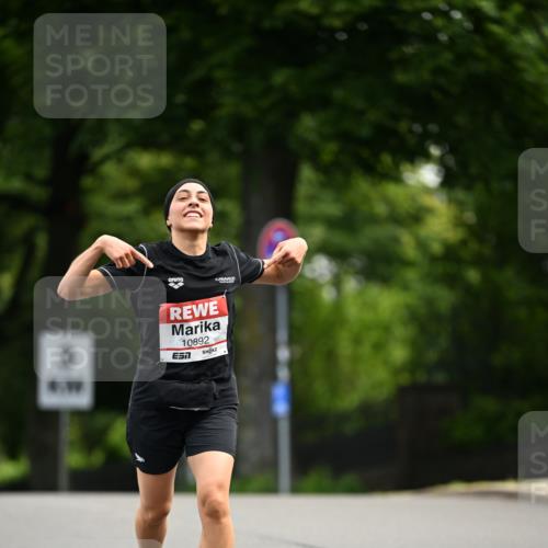 14.06.2026 - REWE Women's Run Dr. Thomas Lammeyer http://msf.ph/oto/9761670 14.06.2026 09:33:53 Laufen 10892, 7 meine-sportfotos.de