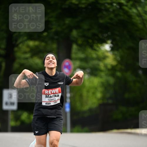 14.06.2026 - REWE Women's Run Dr. Thomas Lammeyer http://msf.ph/oto/9761673 14.06.2026 09:33:53 Laufen 10892 meine-sportfotos.de