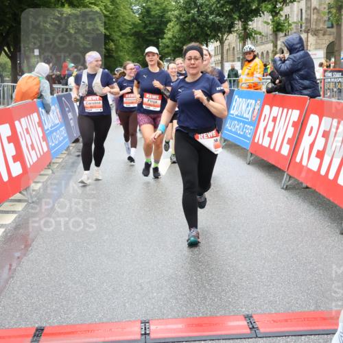 14.06.2026 - REWE Women's Run Strokosch-Dieckow http://msf.ph/oto/9762099 14.06.2026 11:13:31 Ziel 5365, 5383, 5537, 5564, 5645, 5678, 5726, 5936, 5955, 6033, 6059 meine-sportfotos.de