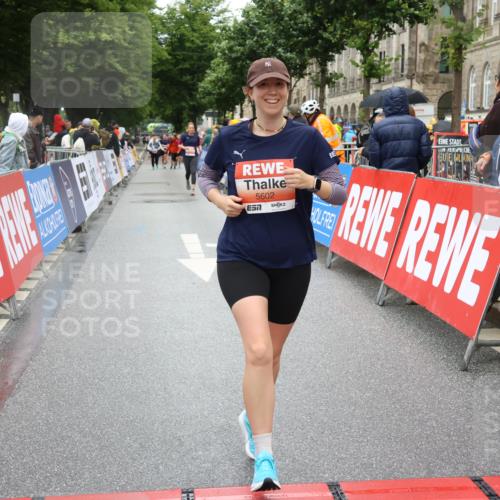 14.06.2026 - REWE Women's Run Strokosch-Dieckow http://msf.ph/oto/9763073 14.06.2026 11:12:16 Ziel 5159, 5215, 5400, 5401, 5602, 5922 meine-sportfotos.de