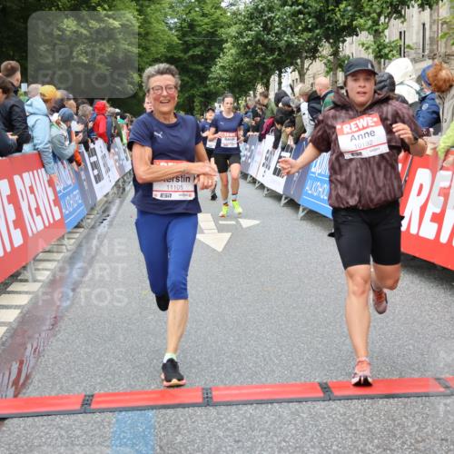 14.06.2026 - REWE Women's Run Strokosch-Dieckow http://msf.ph/oto/9763145 14.06.2026 09:50:48 Ziel 10192, 11105, 11146, 11207, 11245, 11396 meine-sportfotos.de