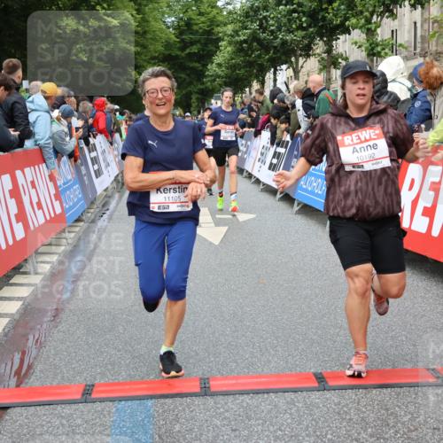 14.06.2026 - REWE Women's Run Strokosch-Dieckow http://msf.ph/oto/9763156 14.06.2026 09:50:48 Ziel 10192, 11105, 11146, 11207, 11245, 11396 meine-sportfotos.de