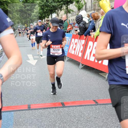 14.06.2026 - REWE Women's Run Strokosch-Dieckow http://msf.ph/oto/9763276 14.06.2026 09:50:51 Ziel 10085, 10192, 10749, 11105, 11146, 11207, 11396 meine-sportfotos.de