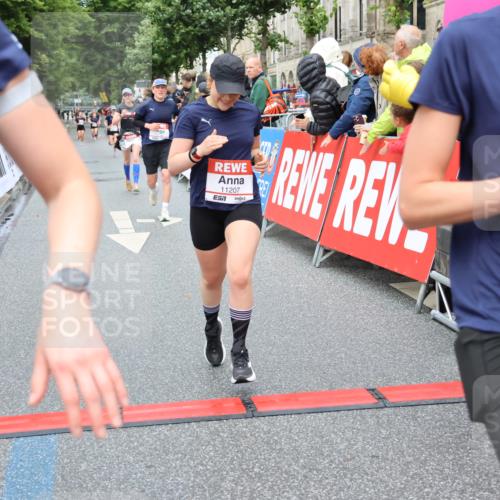 14.06.2026 - REWE Women's Run Strokosch-Dieckow http://msf.ph/oto/9763295 14.06.2026 09:50:52 Ziel 10085, 10192, 10749, 11105, 11146, 11207, 11396 meine-sportfotos.de