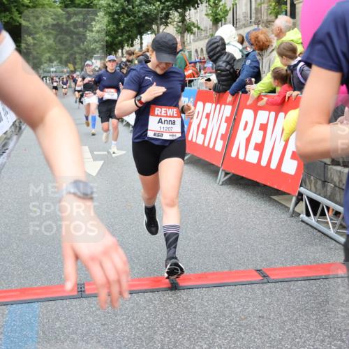 14.06.2026 - REWE Women's Run Strokosch-Dieckow http://msf.ph/oto/9763314 14.06.2026 09:50:52 Ziel 10085, 10192, 10749, 11105, 11146, 11207, 11396 meine-sportfotos.de