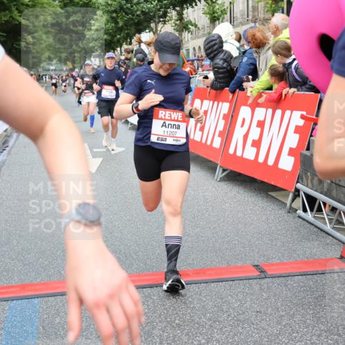 14.06.2026 - REWE Women's Run Strokosch-Dieckow http://msf.ph/oto/9763336 14.06.2026 09:50:52 Ziel 10085, 10192, 10749, 11105, 11146, 11207, 11396 meine-sportfotos.de
