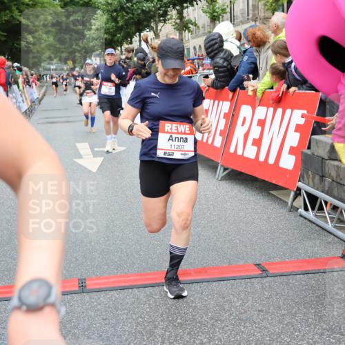14.06.2026 - REWE Women's Run Strokosch-Dieckow http://msf.ph/oto/9763357 14.06.2026 09:50:52 Ziel 10085, 10192, 10749, 11105, 11146, 11207, 11396 meine-sportfotos.de